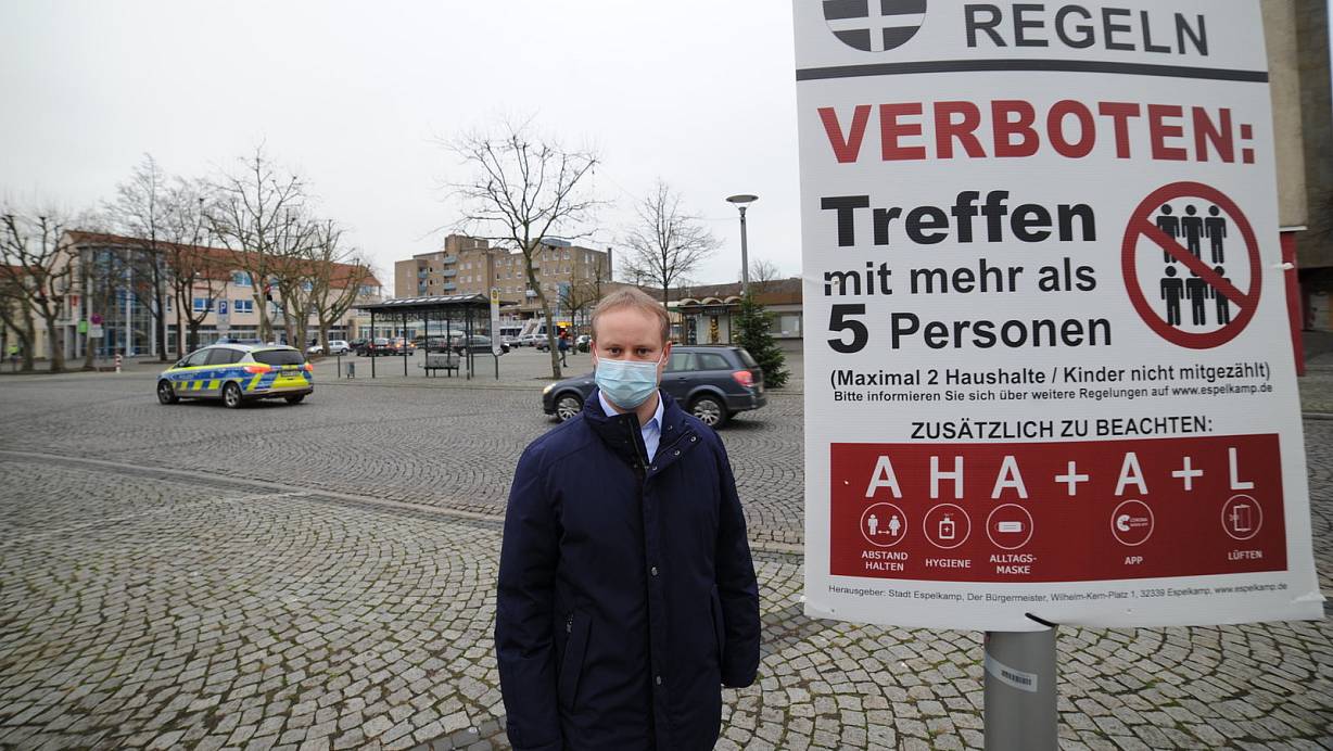 Espelkamps Bürgermeister Henning Vieker bittet die Bürger, die strengen Corona-Auflagen einzuhalten. | © Joern Spreen-Ledebur