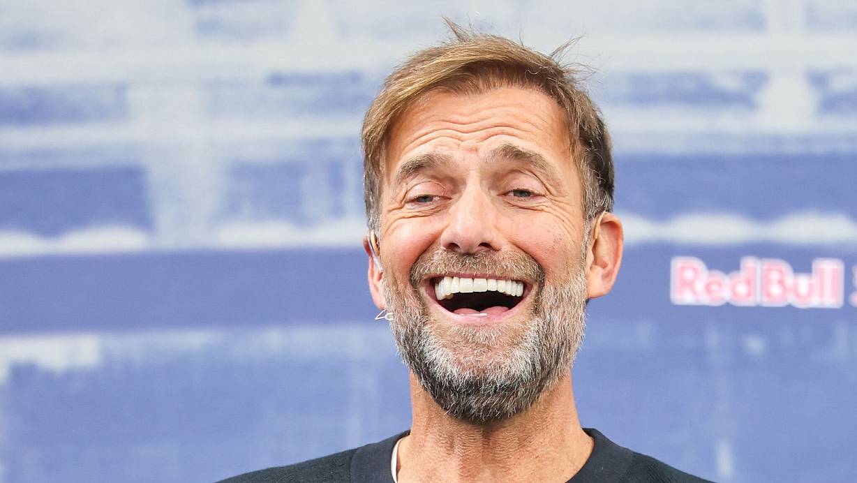 Lacht Jürgen Klopp über die Trainer-Gerüchte aus Italien oder kommt es doch zu einem spektakulären Comeback? | © Jan Woitas/dpa