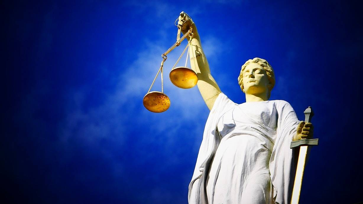 Nachdem vor vier Jahren bereits seine zwei Komplizinnen vom Landgericht Paderborn verurteilt worden sind, muss nun auch ein 42-Jähriger in Haft. (Symbolfoto) | © Pixabay