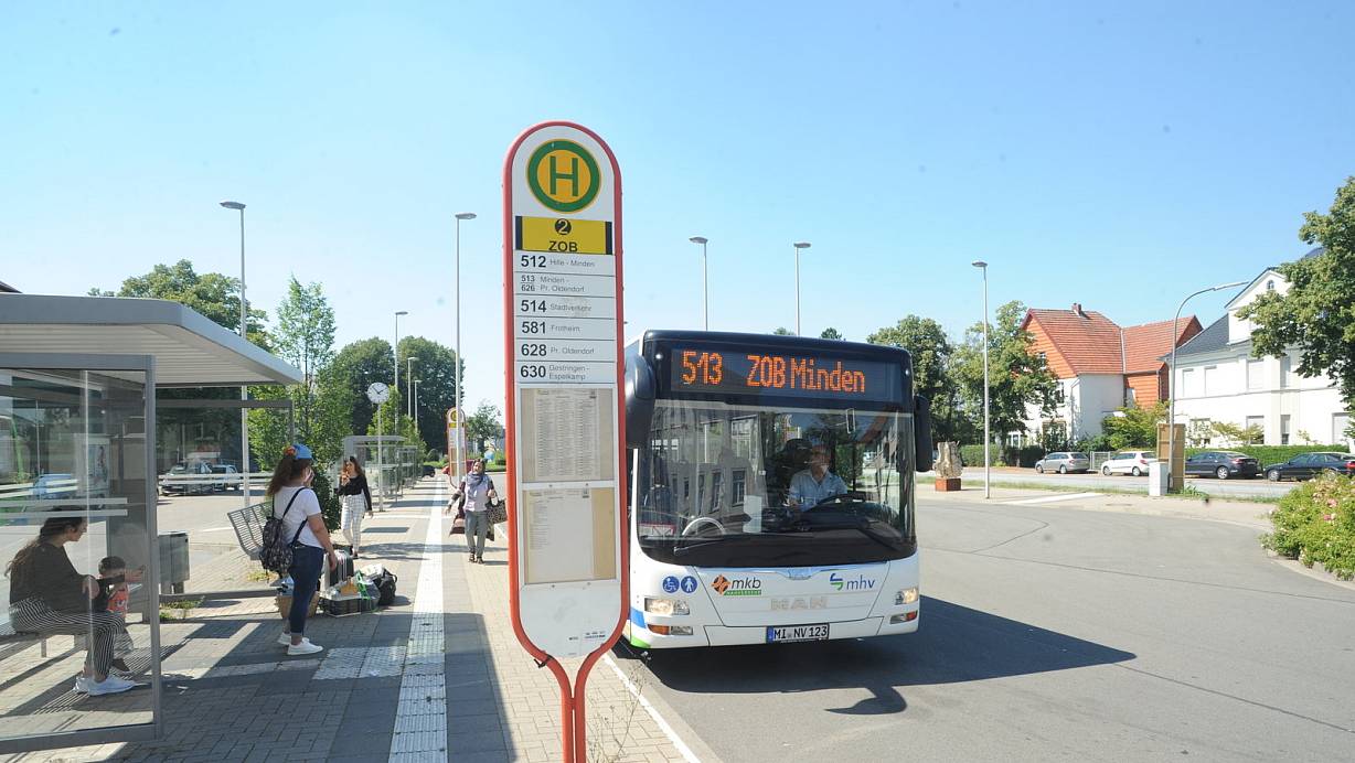 Der Lübbecker Busbahnhof hat mehrere Bussteige. Hier treffen sich zahlreiche Linien aus dem Lübbecker Land und umzu. | © Joern Spreen-Ledebur