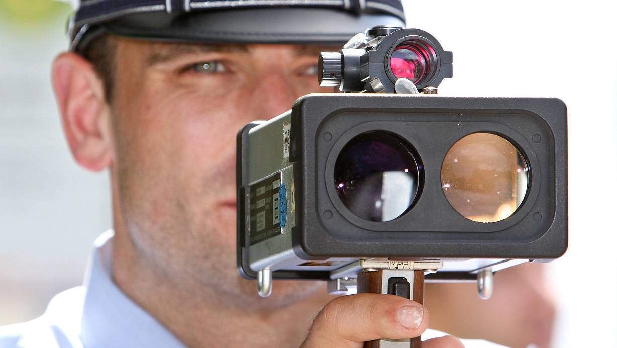 Die Polizei hat zwei Autofahrer geblitzt. | © (Symbolbild): Andreas Zobe