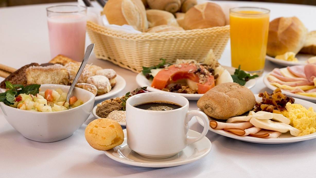 Beim Frühstück im Bäckerei-Café, selbst für einen einzelnen Kaffee, müssen sich Kunden registrieren, wenn sie ihre Leckereien vor Ort verzehren möchten.  | © Pixabay (Symbolfoto)