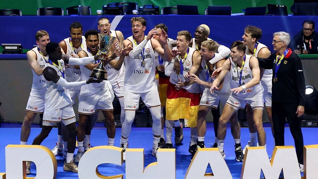 Als Weltmeister sind die deutschen Basketballer automatisch bei Olympia dabei. | © Matthias Stickel/dpa