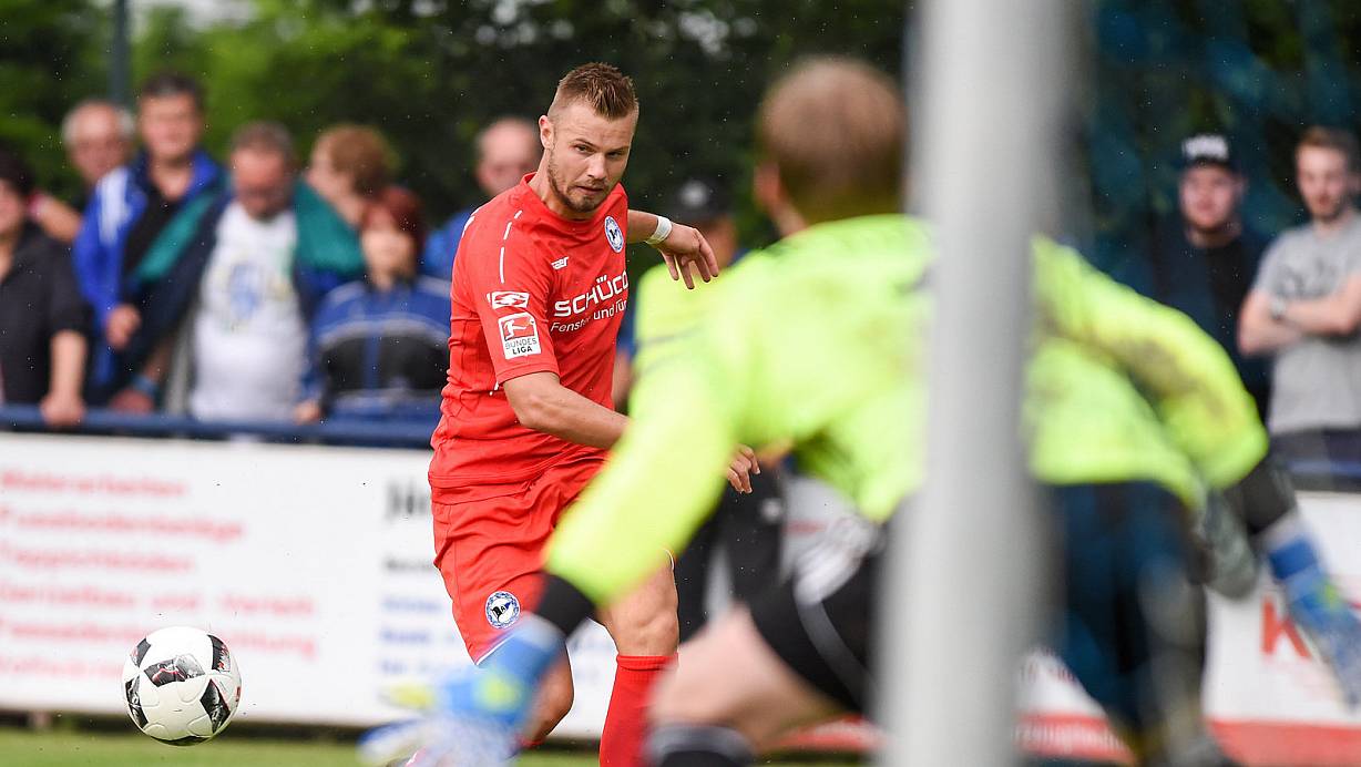 Gelungener Einstand: Arminias Neuerwerb Florian Hartherz zeigt in Blasheim eine ordentliche Vorstellung. | © Christian Weische