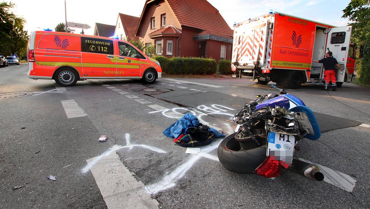 Der Motorradfahrer raste auf der Valdorfer Straße in die linksabbiegende Autofahrerin. | © Ulf Hanke