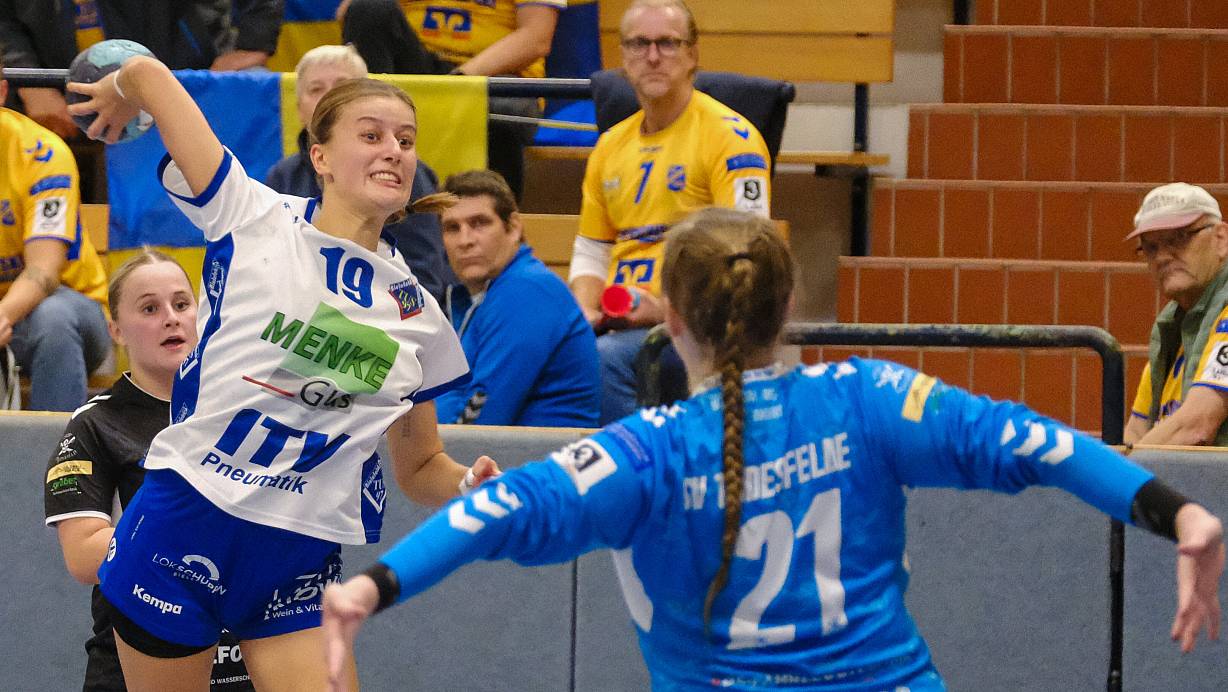 Gegen Henstedt-Ulzburg ist auch für Jöllenbecks Linksaußen Jette Knabbe eine gute Abschlussquote gefragt. | © Andreas Zobe