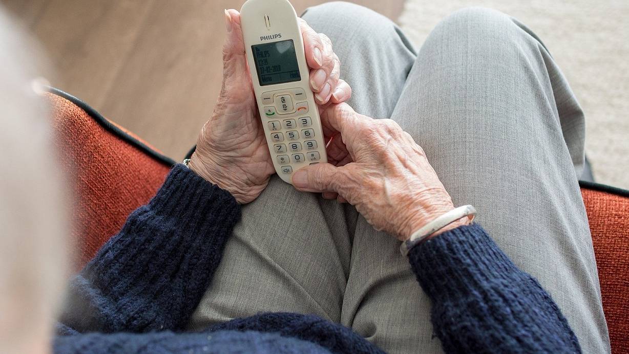 Nachdem die Seniorin den Diebstahl bemerkte, rief sie die Polizei. | © Pixabay (Symbolbild)