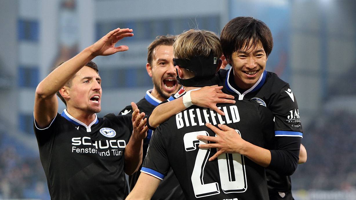 Jubel der Arminen nach dem Tor von Masaya Okugawa in der 11. Minute. | © Wolfgang Rudolf