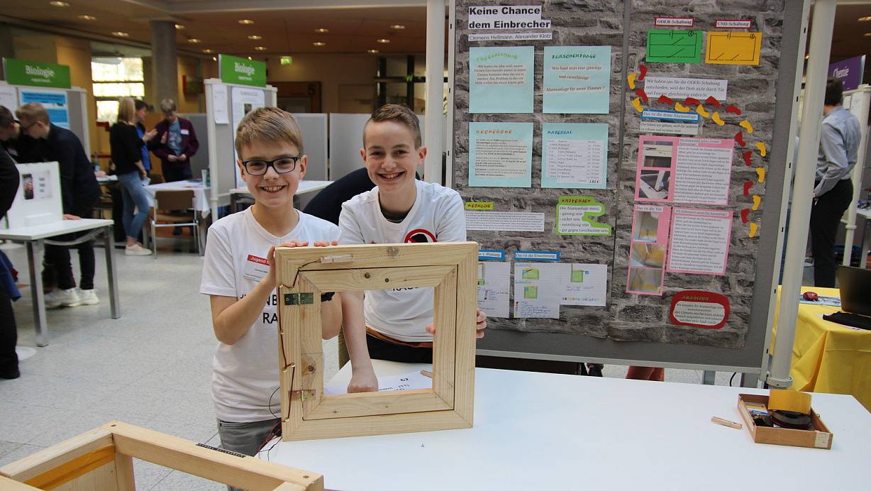 Clemens Hellmann und Alexander Klotz haben eine eigene Alarmanlage entwickelt. | © Beriwan Ali