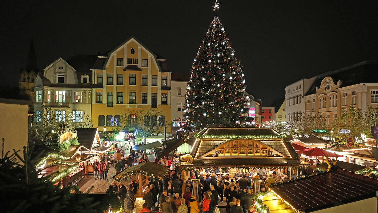 Auch ohne den fliegenden Weihnachtsmann soll der Herforder Weihnachtsmarkt in diesem Jahr etwas Besonderes werden. | © Frank-Michael Kiel-Steinkamp