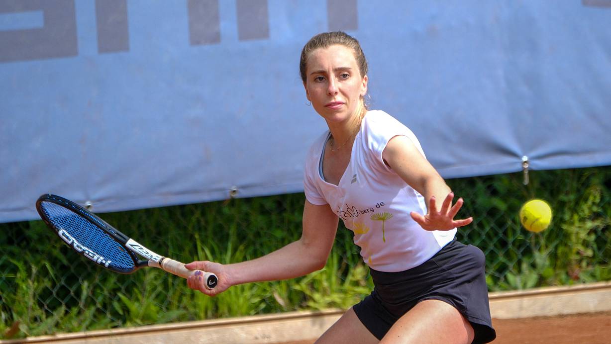 Katja Fevralev gelang für den Tennispark ein Achtungserfolg gegen eine höher eingestufte Gladbecker Spielerin. | © Andreas Zobe