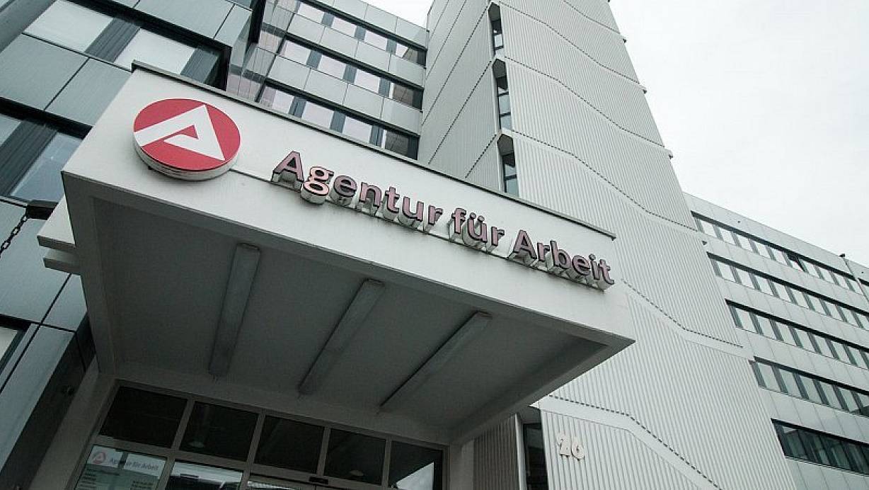 Auch bei der Agentur für Arbeit in Paderborn rechnet man mit steigenden Arbeitslosenzahlen.  | © Björn Leisten