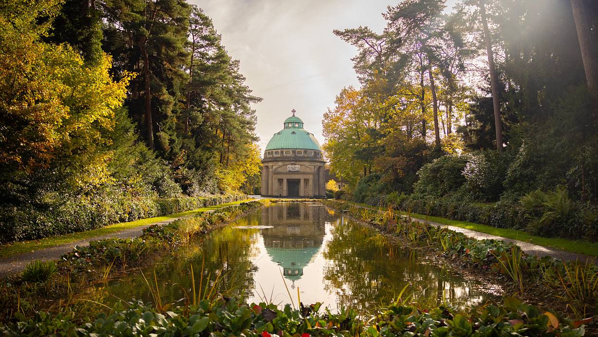 Die alte Friedhofskapelle, von Stadtbaurat Friedrich Schultz geplant und 1913 eingeweiht, steht schon seit 1986 unter Denkmalschutz. | © Mike-Dennis Mueller