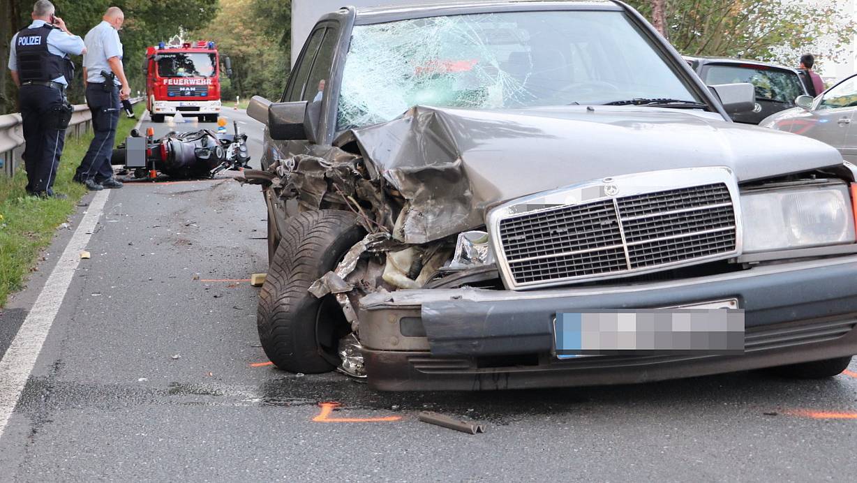 Der Fahrer des Mercedes konnte den Zusammenstoß trotz einer Vollbremsung nicht verhindern. | © Jan Henning Rogge