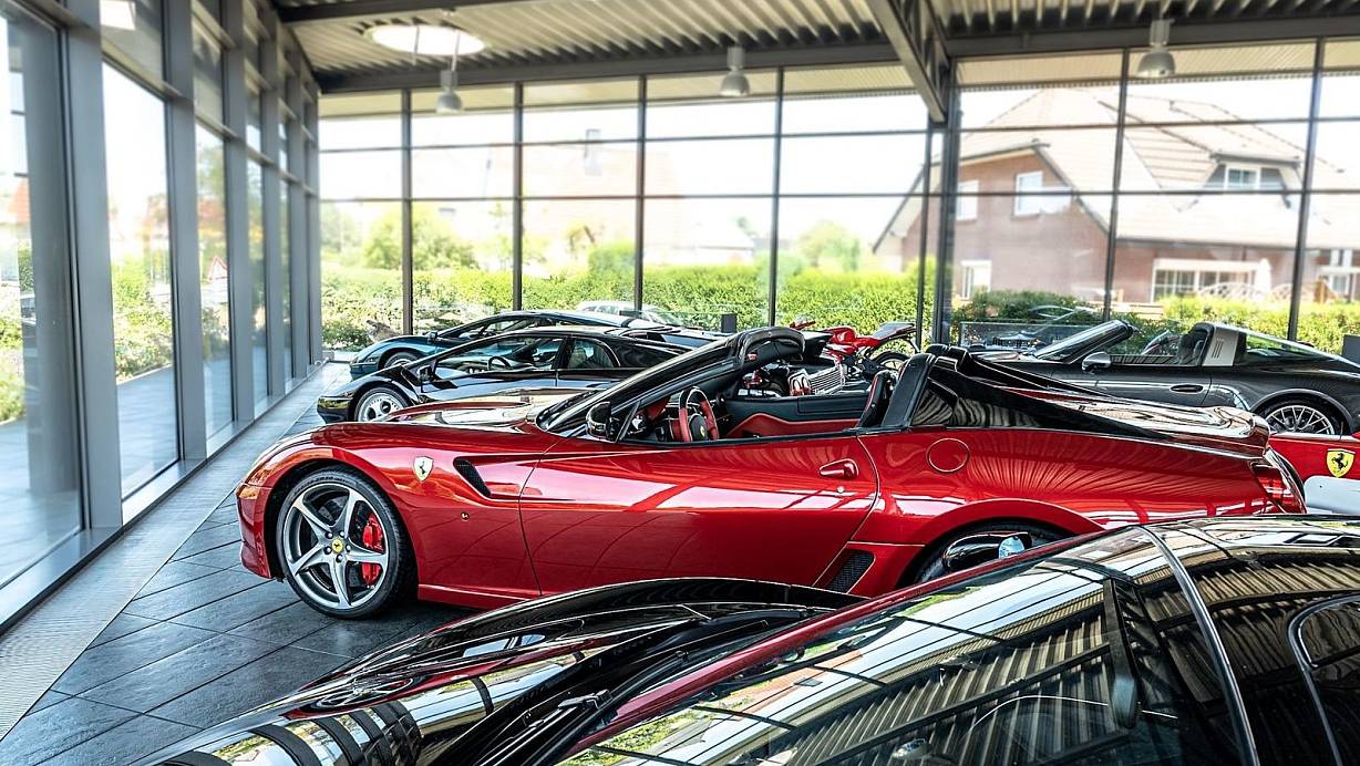 In der Ausstellungshalle von Mobilista Motors stehen die edlen Karossen aufgereiht. | © Mobilista Motors