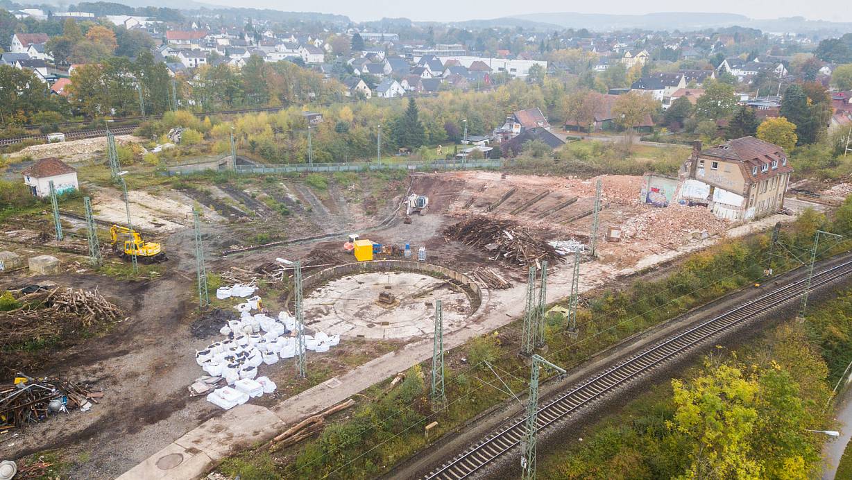 Der Ringlokschuppen ist abgerissen. Nur der ehemalige Verwaltungsbau steht noch. | © Wolfhard Jording