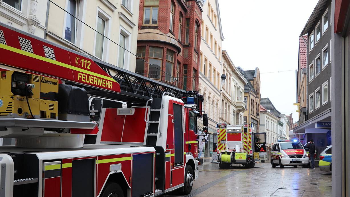 Die Feuerwehr war mit vier Einsatzfahrzeugen in die Obermarkstraße gefahren. Auch die Polizei war vor Ort. MT- | © Foto: Patrick Schwemling