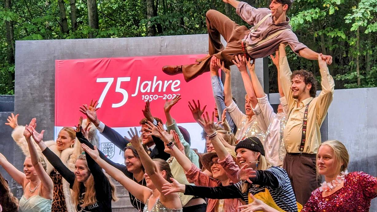Gerade erst hat die Freilichtbühne Bökendorf 75. Geburtstag gefeiert. Doch zur Ruhe setzen wird sich das kreative Ensembe auf keinen Fall. Stattdessen wird bereits für die nächste Theatersaison gearbeitet. | © Burkhard Battran