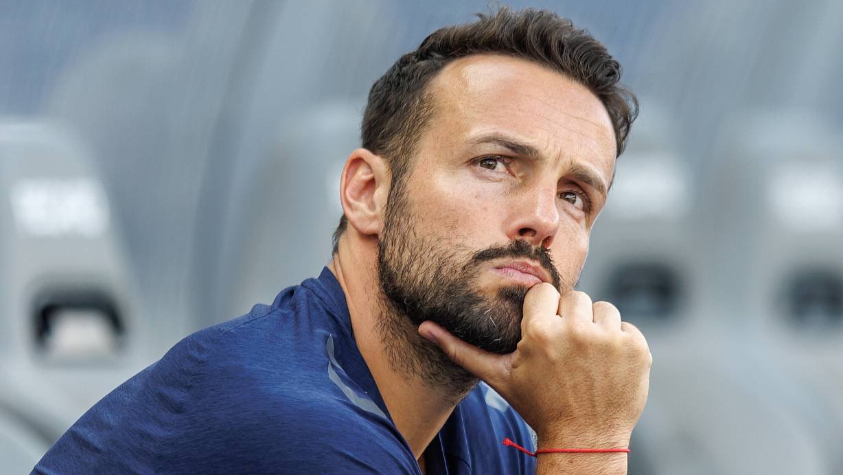 SCP-Trainer Ralf Kettemann (Mitte) erlebt intensive erste Wochen und Monate in der 2. Bundesliga. | © picture alliance/dpa