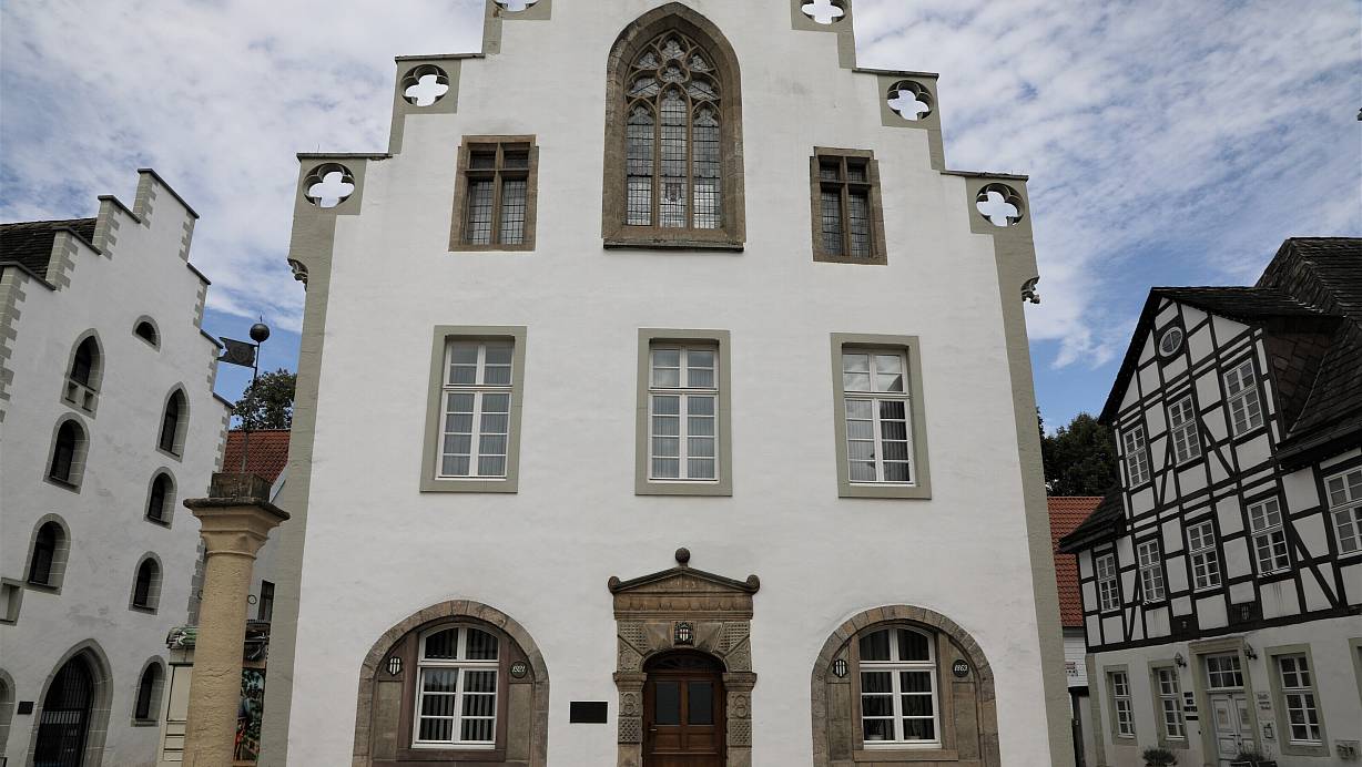 Das Rathaus Brakel – dort wird nach 16 Jahren Hermann Temme als Amtsinhaber nun ein neuer Bürgermeister einziehen. | © Simone Flörke