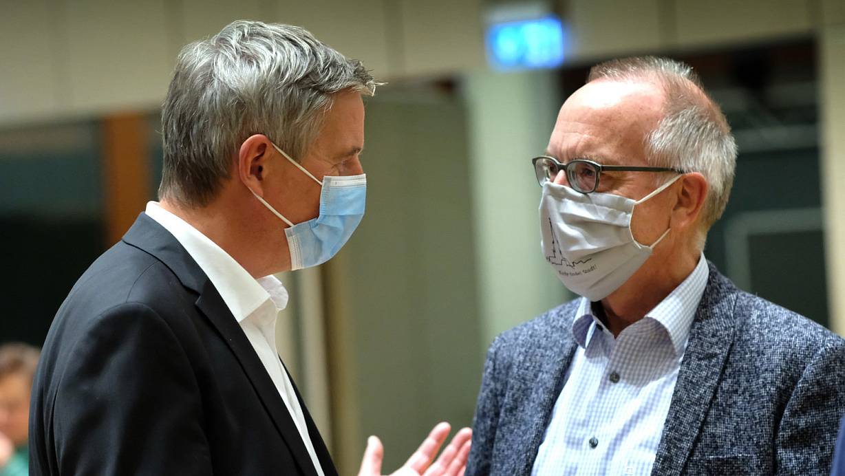 Henning Schulz (CDU) (l.) war nach dem überraschenden Stichwahl-Ergebnis sichtbar enttäuscht. | © Andreas Frücht
