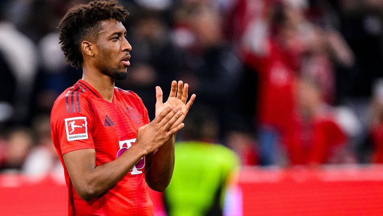 Kingsley Coman würde bei Al-Nassr neben Ex-Weltfußballer Cristiano Ronaldo und seinem ehemaligen Bayern-Teamkollegen Sadio Mané auflaufen. | © Tom Weller/dpa
