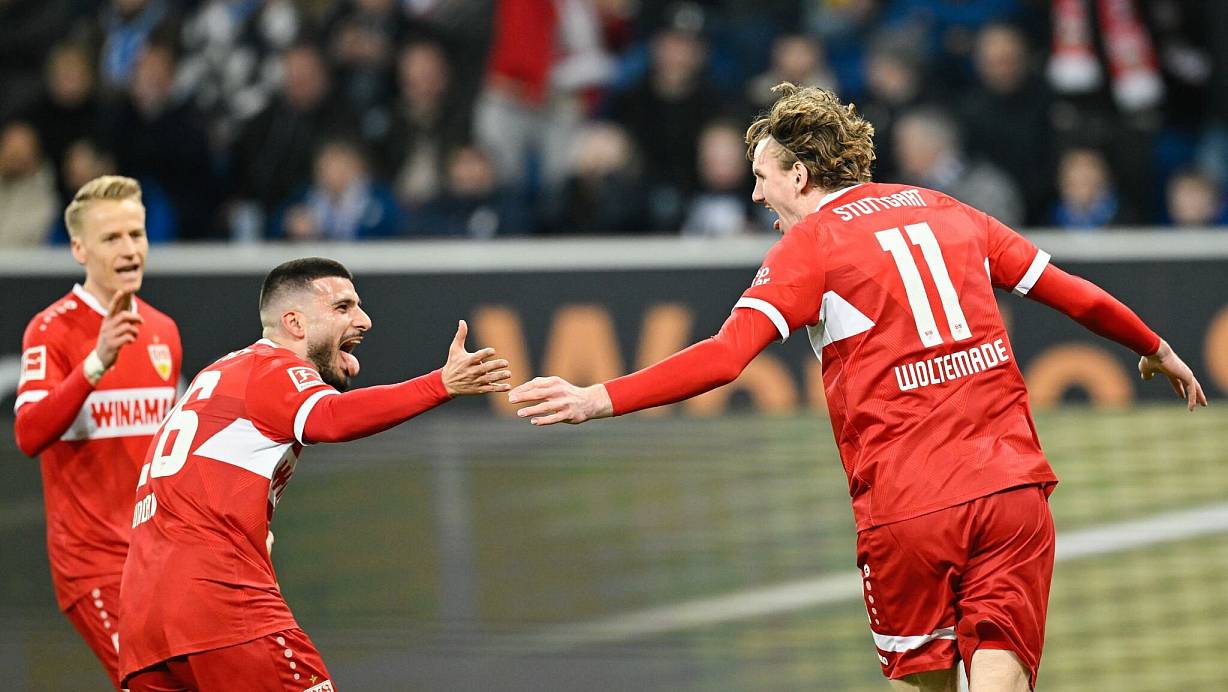 Deniz Undav (l) hat seine Meinung zum Wechseltheater um seinen Teamkollegen Nick Woltemade (r). (Archivbild) | © Uwe Anspach/dpa