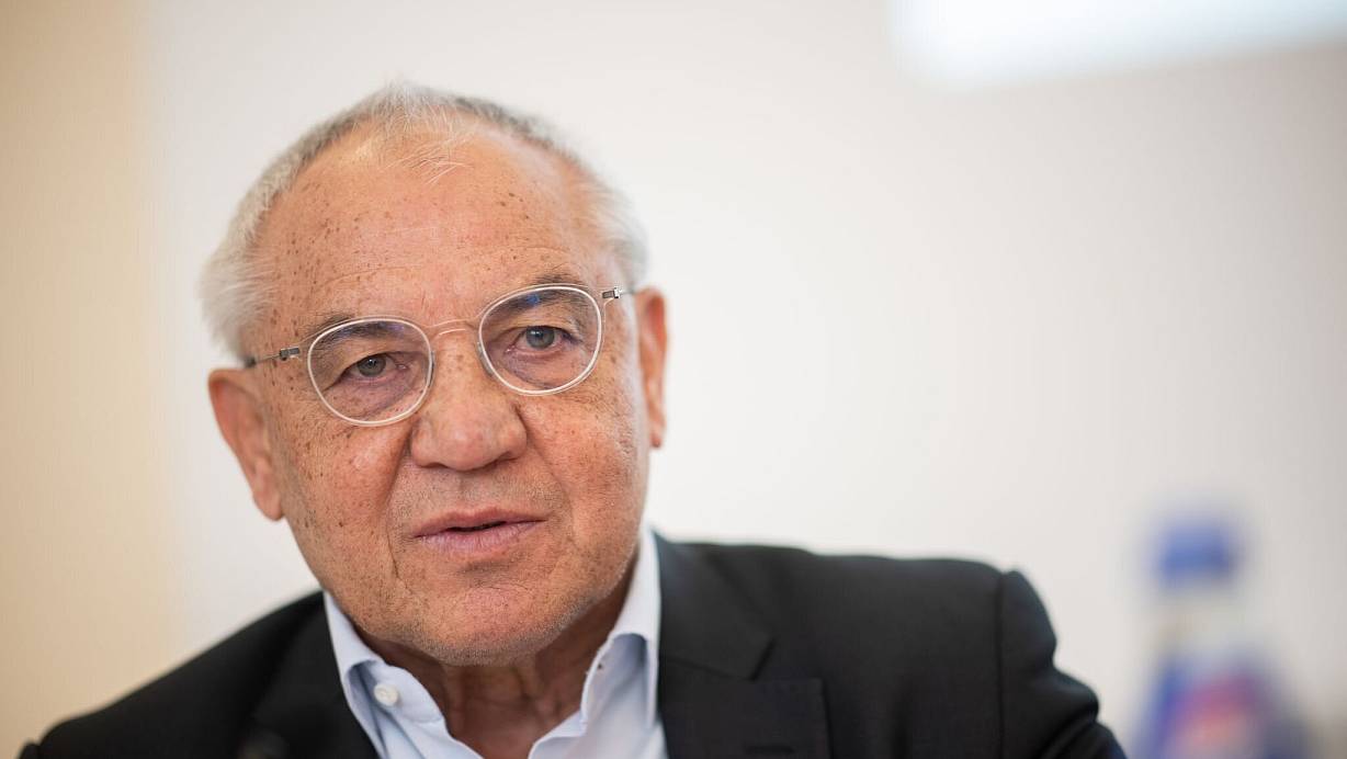 Felix Magath attestiert dem FC Bayern München ein Führungsproblem. | © Sebastian Gollnow/dpa