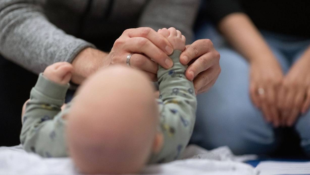 Eine RSV-Infektion ist bei Säuglingen und Kindern in Deutschland die häufigste Ursache von Erkrankungen der unteren Atemwege. (Symbolbild) | © Marijan Murat/dpa