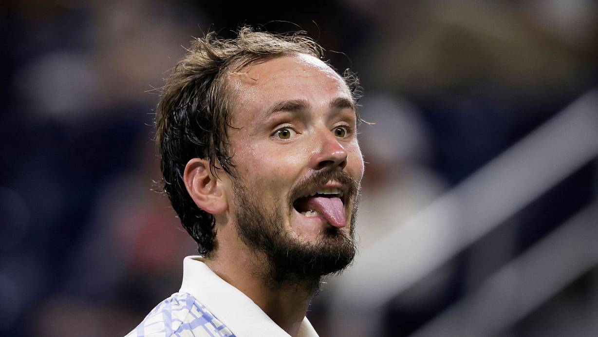 Im Match von Daniil Medwedew kam es zu irren Szenen. | © Adam Hunger/AP/dpa