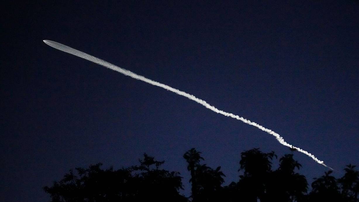 US-Präsident Trump will bürokratische Hürden für die heimische Raumfahrtindustrie aus dem Weg räumen. (Archivbild) | © Damian Dovarganes/AP/dpa