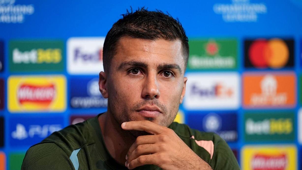 Rodri hat nach seinem Kreuzbandriss erneut Verletzungsprobleme. | © Martin Rickett/PA Wire/dpa