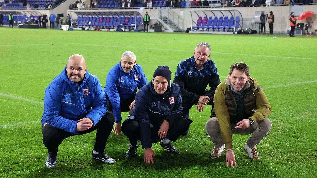 Von Luxemburg nach Mannheim: Der neue Trainer des SV Waldhof, Luc Holtz (r). | © Sebastian Bach/Fußball-News Saarland/dpa