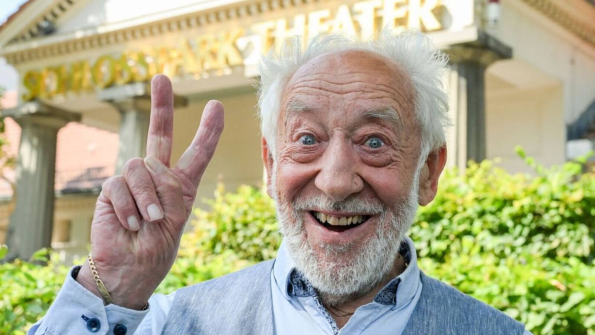 Will an seinem 90. Geburtstag auf der Bühne stehen: Dieter Hallervorden. | © Jens Kalaene/dpa