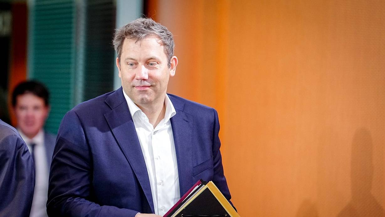 Lars Klingbeil ist Bundesminister der Finanzen, Vizekanzler sowie SPD-Bundesvorsitzender – und stellt sich der SPD Ende Juni zur Wiederwahl. | © Kay Nietfeld/dpa