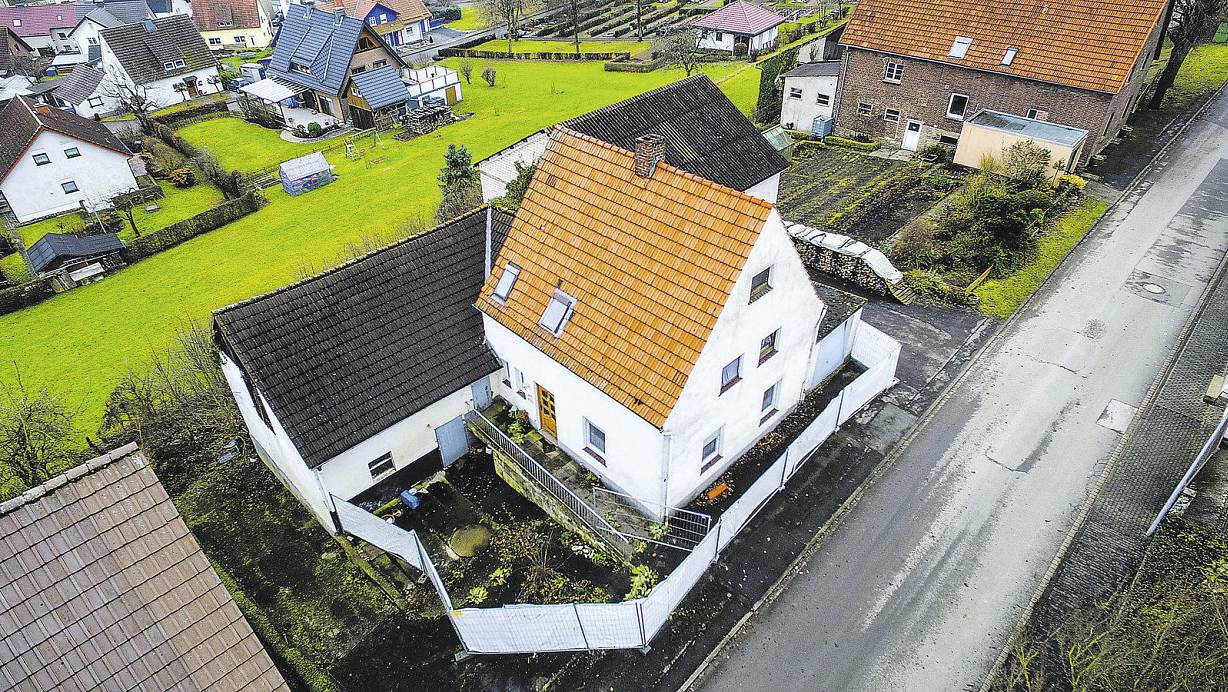 Das Haus des Paares in Höxter-Bosseborn - Der Prozess zieht sich wegen eines Krankheitsfalls weiter in die Länge. | © Jens Reddeker