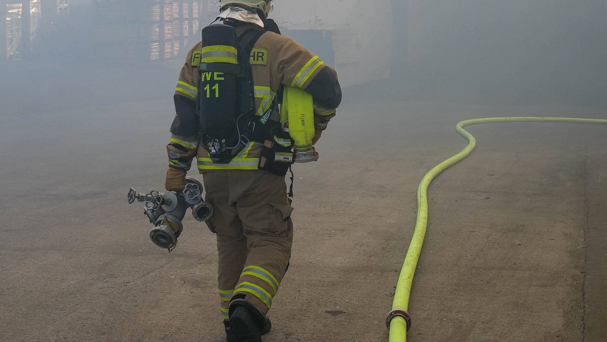 In der stark verrauchten Wohnung hätte es für die Einsatzkräfte der Freiwilligen Feuerwehr Höxter gefährlich werden können. | © Ralph Meyer (Symbolbild)