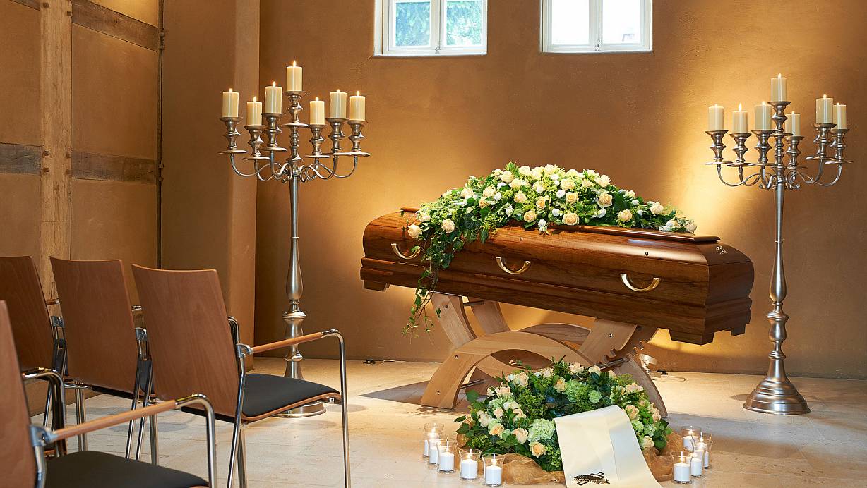 Bei Trauerfeiern dürfen nur wenige Personen anwesend sein. | © Christian_R.Schulz