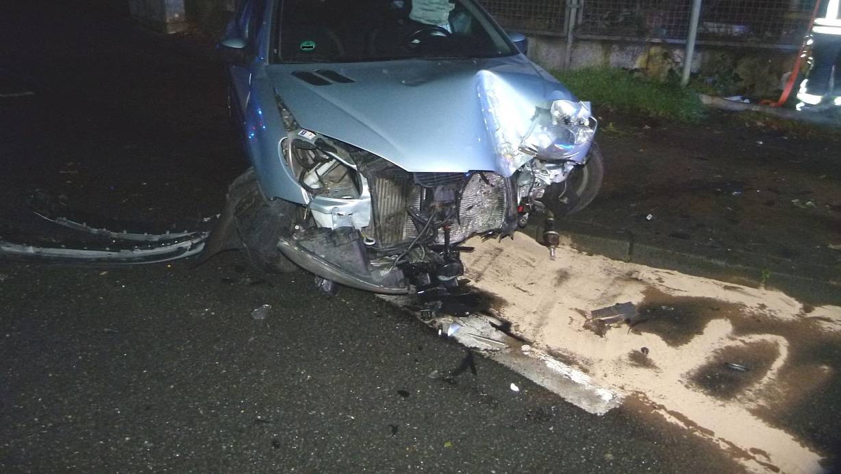 Das Auto hatte nach dem Unfall nur noch Schrottwert. Foto: Polizei Minden-Lübbecke | © Polizei Minden-Lübbecke