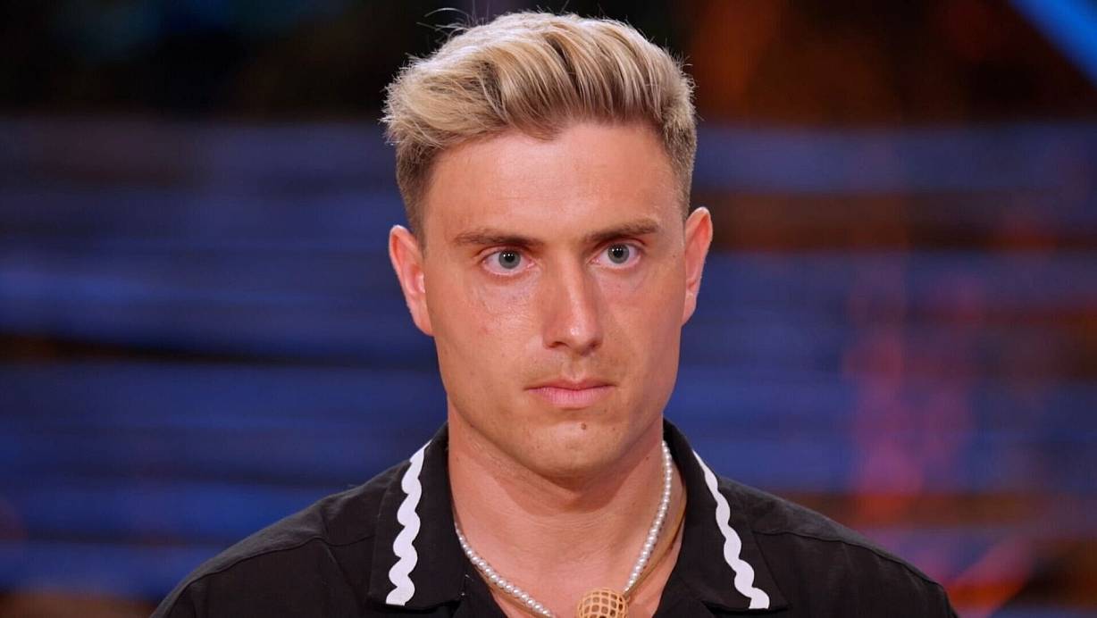 Lukas vor dem Aus: In der "Elimination Night" steht er kurz davor, von seiner großen Liebe Alexandra herausgeworfen zu werden. | © Amazon Prime Video