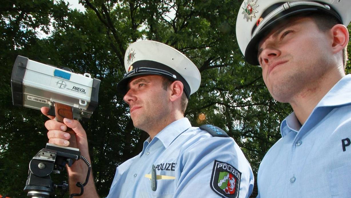 Am Freitag ging ein Mann aus Herford der Polizei ins Netz, der in Bad Oeynhausen viel zu schnell unterwegs war. | © Symbolbild: Andreas Zobe
