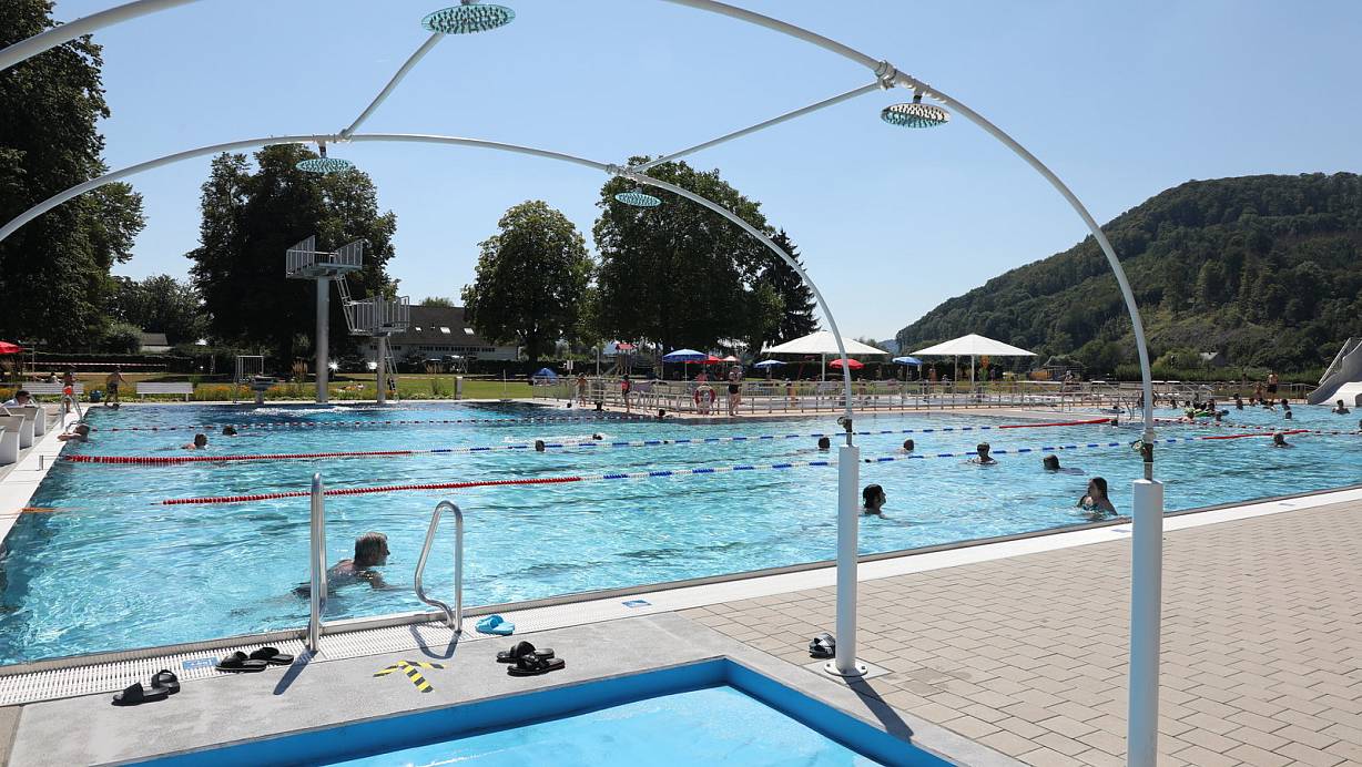 Im Freibad Höxter schwimmt es sich auch ohne pfiffigen Namen gut. | © Simone Flörke