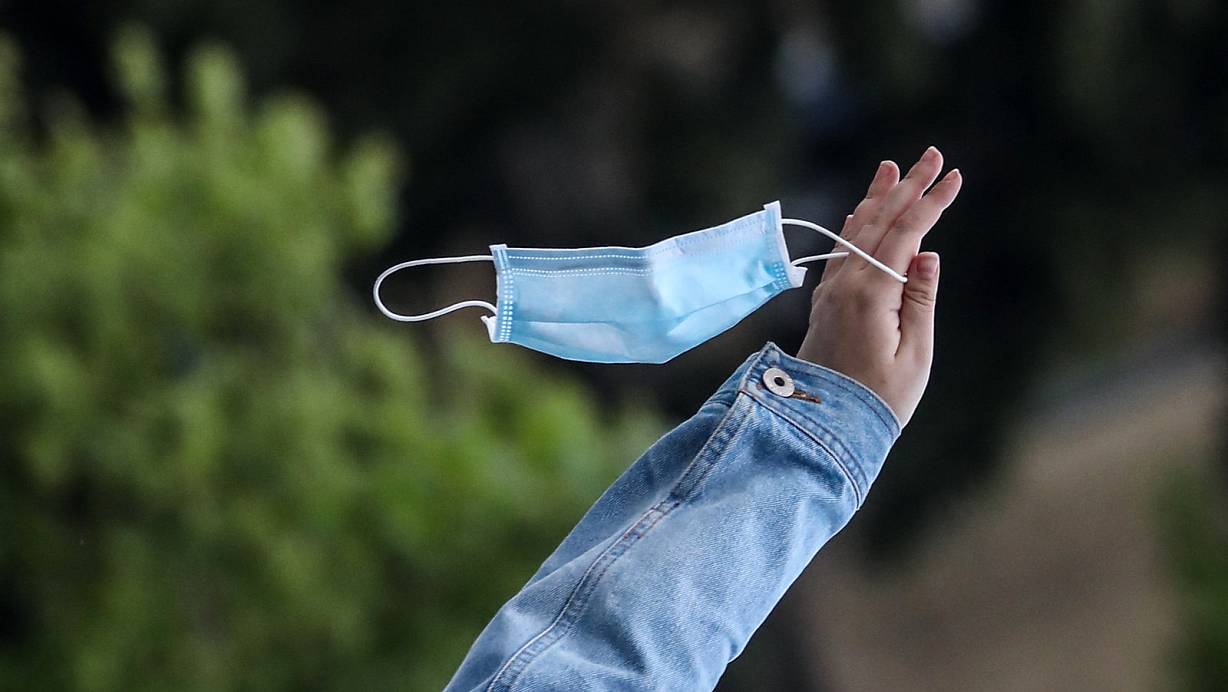 Seit mehr als fünf Wochen gilt in ganz Nordrhein-Westfalen eine Maskenpflicht. Menschen mit gesundheitlichen Problemen können sich davon befreien lassen. | © Symbolfoto/picture alliance