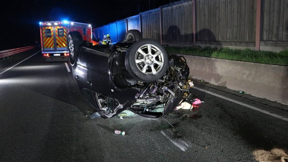 Der 23-Jährige hatte sich aus dem Unfallfahrzeug befreit und war geflohen. | © Feuerwehr Paderborn