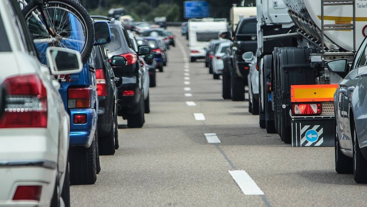 Autofahrer sollen bei Unfällen auf der Autobahn eine Rettungsgasse bilden. | © Pixabay