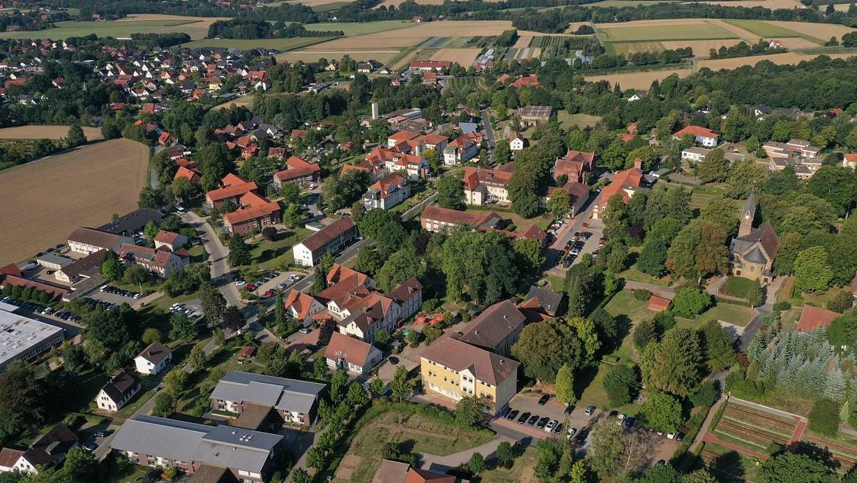 Der Wittekindshof in Vomerdingsen sieht sich seit Mai 2019 dem Vorwurf der Freiheitsberaubung und Körperverletzung an einem ihrer Bewohner mit besonderem Betreuungsbedarf ausgesetzt. | © Jürgen Krüger