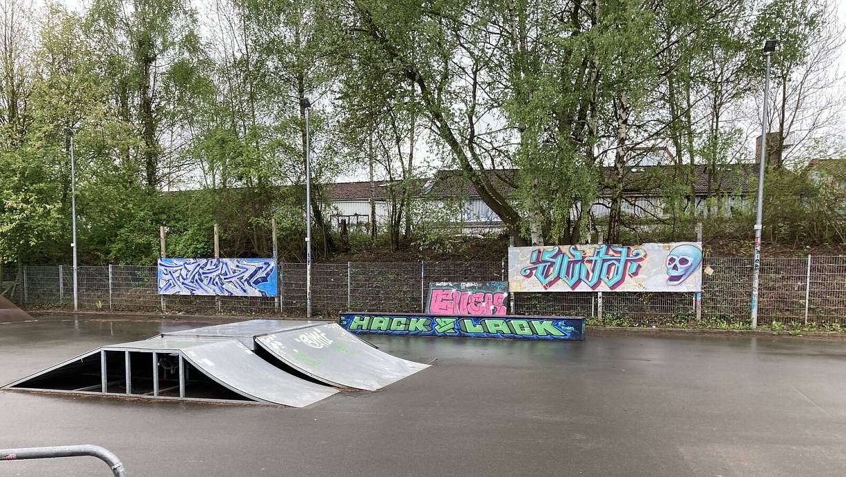 Die Holzrampen am Jugendcafé Sonderfahrt sollen ersetzt werden. Auch ein multifunktuional nutzbares Podium ist geplant. | © Stadt Bad Oeynhausen
