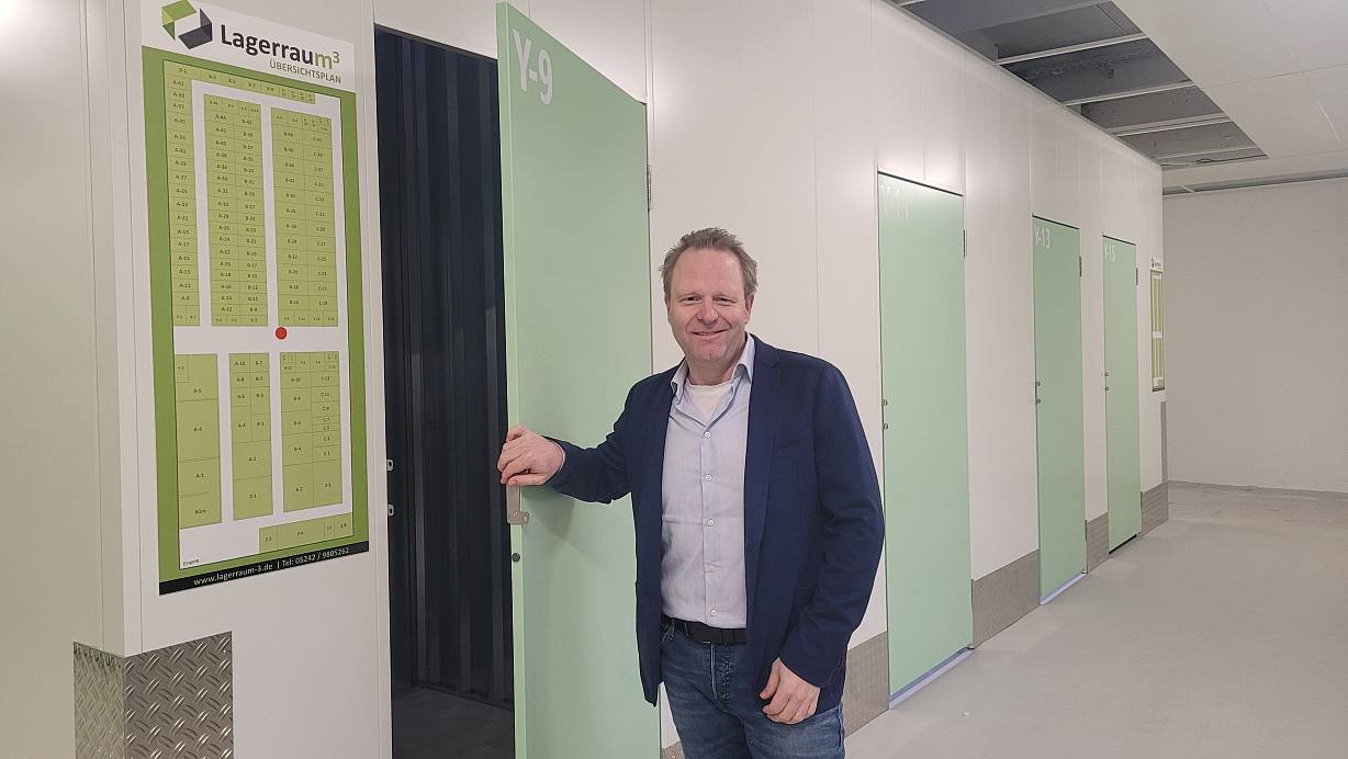 Firmeninhaber Holger Winkenstette betreibt zum ersten Mal eine Selfstorage-Anlage in Gütersloh. | © Celina Allard