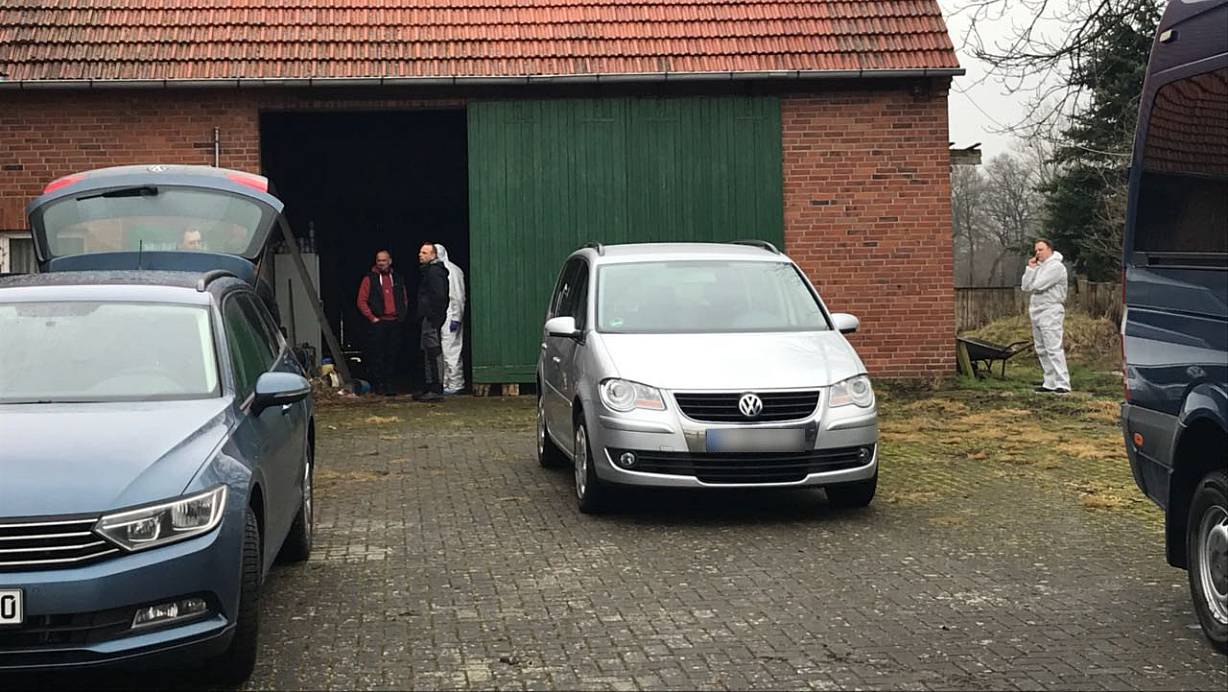 Auf diesem Anwesen wurde am Freitag die Leiche von Fadi S. gefunden. Die Polizei durchsucht den Tatort am Dienstag erneut. | © Stefanie Dullweber