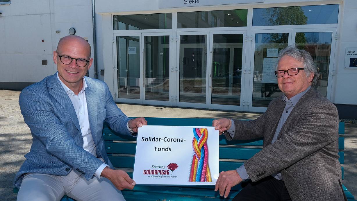 Ingo Nürnberger (l.) und Franz Schaible koordinieren den Solidar-Corona-Fonds. Bereits bei den Flüchtlings-, Kinder- und Sozial-Fonds haben sie zusammengearbeitet. | © Foto: Andreas Zobe/NW